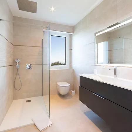 Luxurious Sea View Outside Infinity Pool - Indoor Pool *