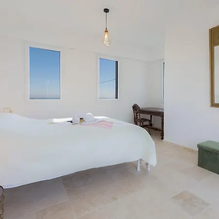 Luxurious Sea View Outside Infinity Pool - Indoor Pool